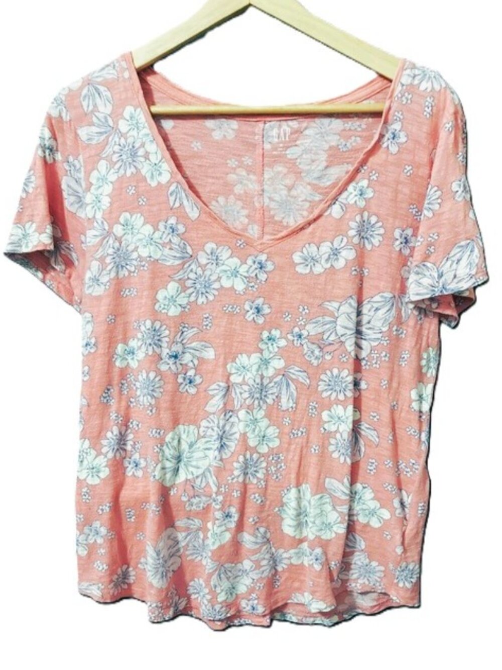 GAP Coral Pink Floral V-Neck Short Sleeve Tee Womens Medium